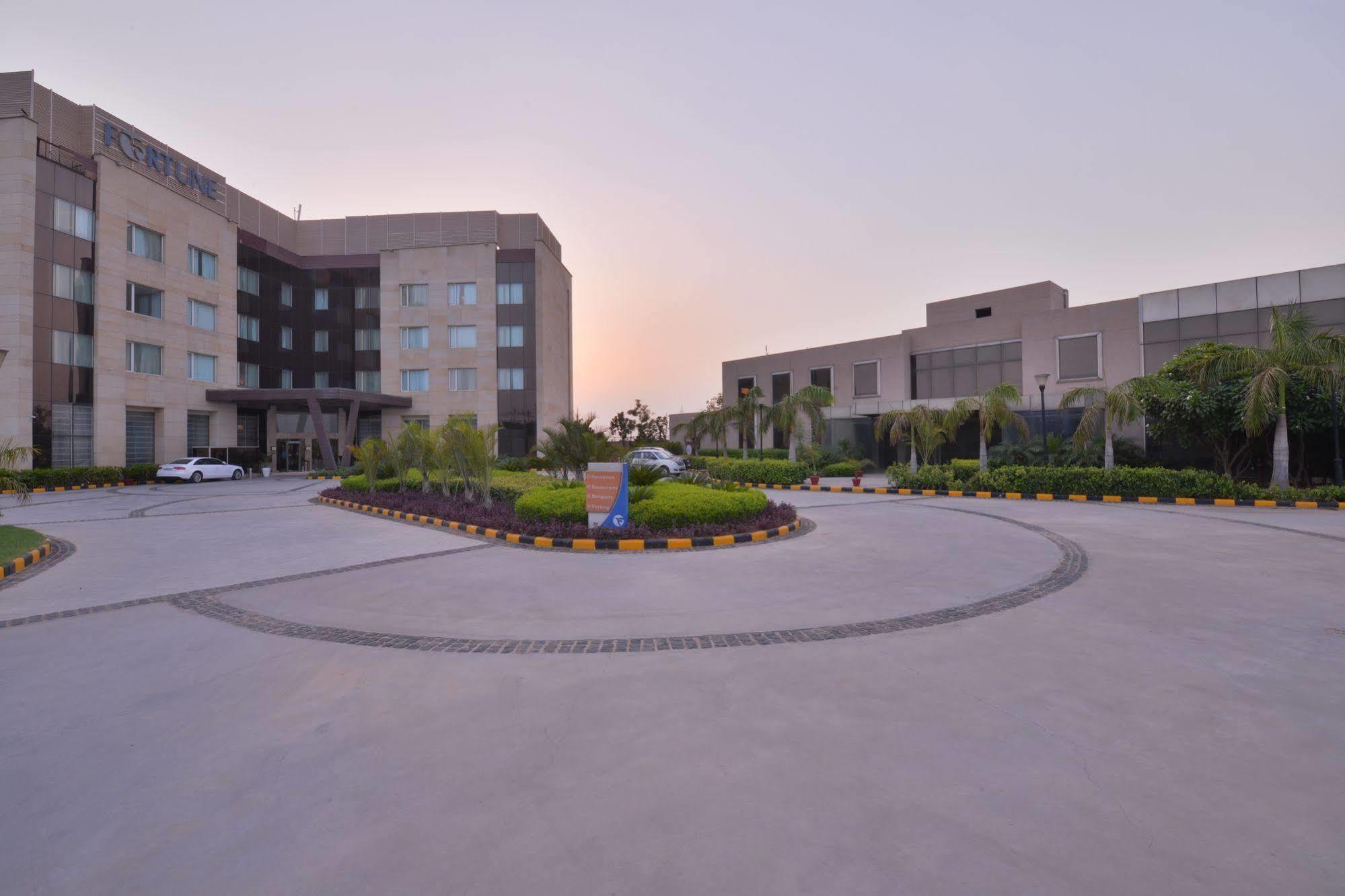 Fortune Park Orange, Sidhrawali, Gurugram - Member Itc Hotels' Group Bhiwadi Kültér fotó